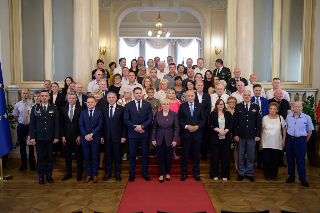 Pirc Musarjeva sprejela ranjene in svojce padlih v vojni za Slovenijo 